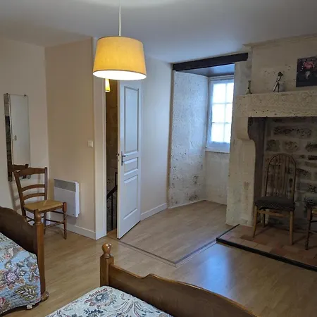 Charentais Spacieux Et Confortable à - Fr-1-653-208 *