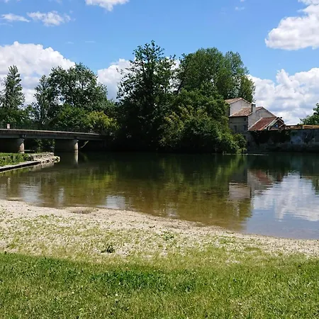 Maison Renovee Pres D'angouleme Avec Jardin Prive - Fr-1-653-208
