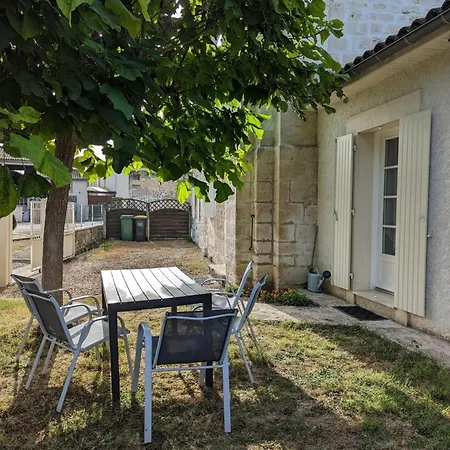 Maison Renovee Pres D'angouleme Avec Jardin Prive - Fr-1-653-208 Vindelle